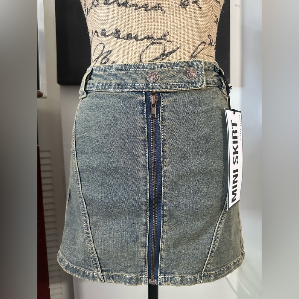 🆕Almost Famous Jean Zipper Mini Skirt